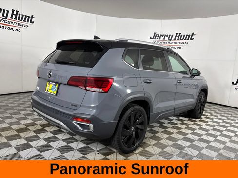 Used 2024 Volkswagen Taos SE w/ Panoramic Sunroof Package AWD/4WD image 6