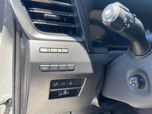 Used 2024 Lexus GX 550 w/ Accessory Package (2T) AWD/4WD image 27