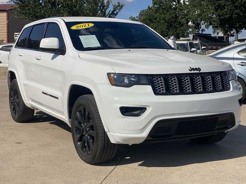 Used 2021 Jeep Grand Cherokee Laredo X AWD/4WD image 4