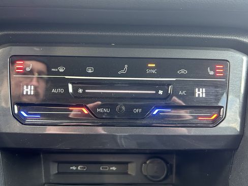 Used 2022 Volkswagen Tiguan SE image 30