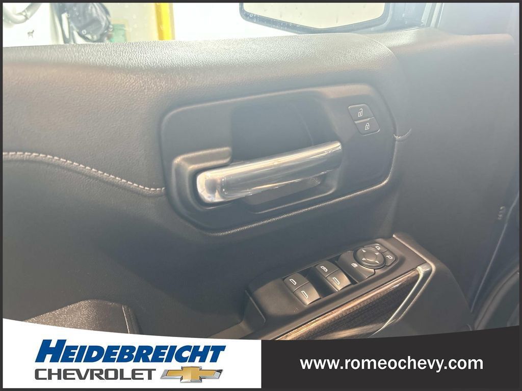 Certified 2022 Chevrolet Silverado 1500 LT w/ Convenience Package II AWD/4WD image 11