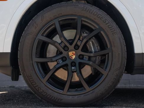 Used 2025 Porsche Cayenne Coupe AWD/4WD image 12