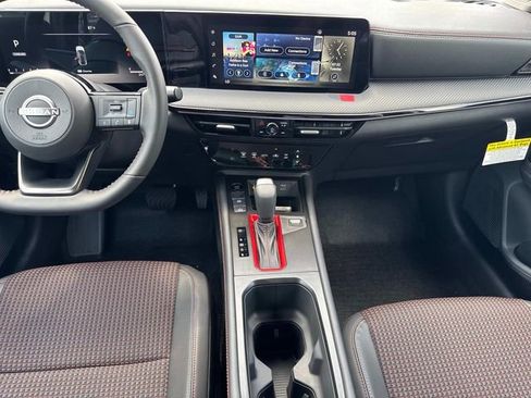 New 2025 Nissan Kicks SR image 18