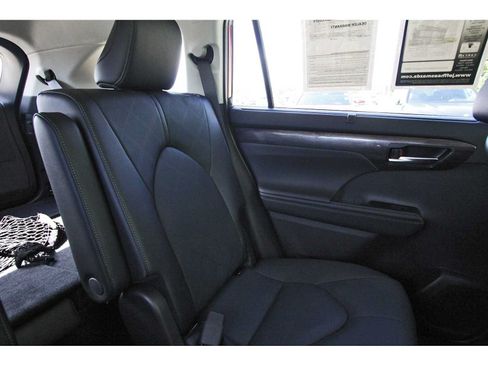 Used 2025 Toyota Highlander Platinum AWD/4WD image 10