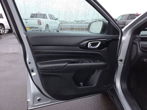 Used 2026 Jeep Compass Latitude AWD/4WD image 11