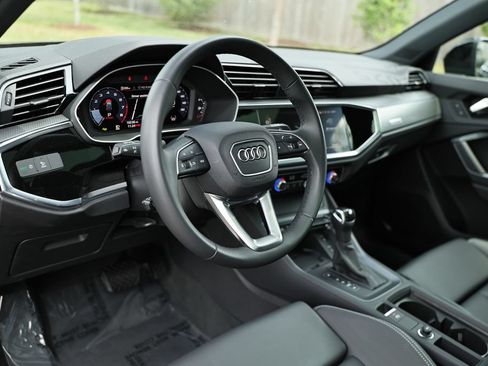 Used 2025 Audi Q3 2.0T Premium w/ Convenience Package AWD/4WD image 19