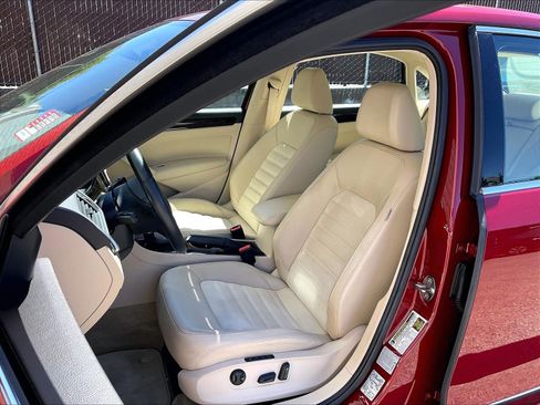 Used 2015 Volkswagen Passat TDI SEL Premium FWD image 24