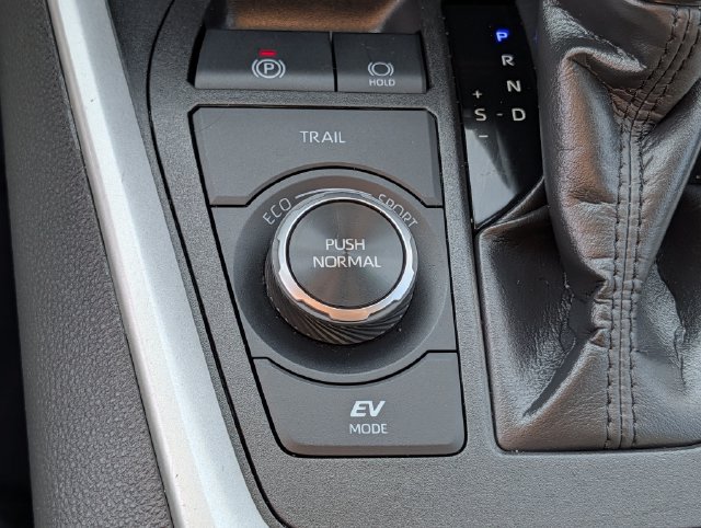 Certified 2025 Toyota RAV4 XLE AWD/4WD image 15