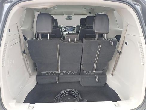 Used 2023 Chrysler Pacifica Touring-L image 12