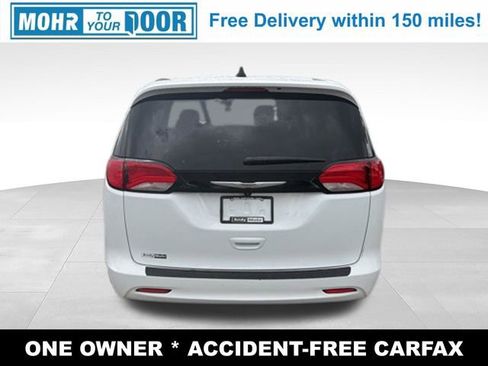 Used 2022 Chrysler Voyager LX FWD image 4