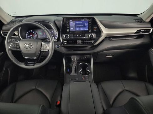 Used 2021 Toyota Highlander XLE FWD image 27