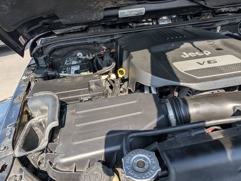 Used 2016 Jeep Wrangler Unlimited Rubicon w/ Connectivity Group image 16