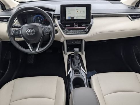 Used 2024 Toyota Corolla Cross XLE w/ Convenience Package FWD image 12