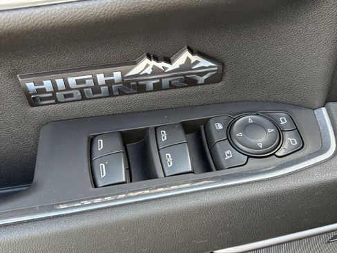 Used 2024 Chevrolet Silverado 1500 High Country w/ Technology Package AWD/4WD image 17