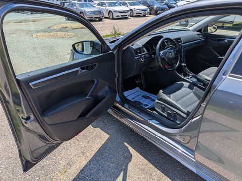 Used 2018 Volkswagen Passat 2.0T R-Line FWD image 20