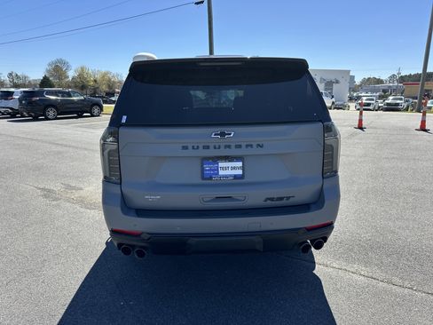 Certified 2025 Chevrolet Suburban RST w/ Advanced Technology Package image 7