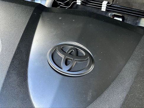 Used 2021 Toyota RAV4 XLE FWD image 30