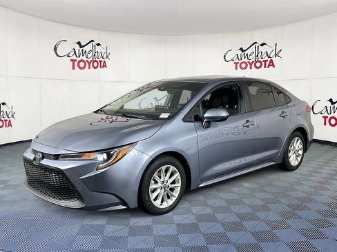 Used 2022 Toyota Corolla LE image 2