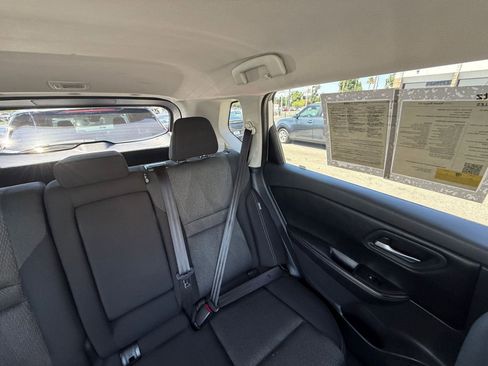 Used 2025 Nissan Rogue SV FWD image 38