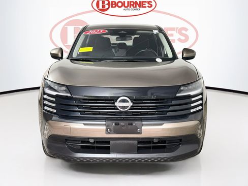 Used 2025 Nissan Kicks SV AWD/4WD image 4