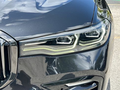 Used 2022 BMW X7 xDrive40i w/ M Sport Package AWD/4WD image 32