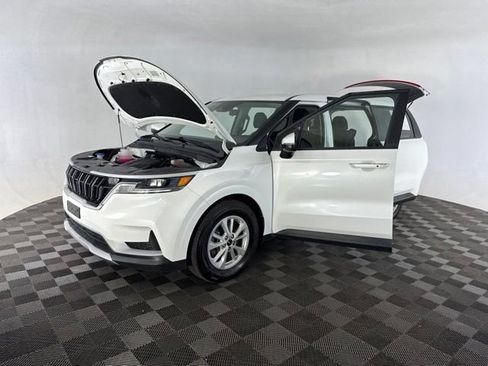 Certified 2024 Kia Carnival LX FWD image 12
