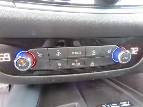 Used 2022 Buick Enclave Essence w/ Experience Buick Package AWD/4WD image 37