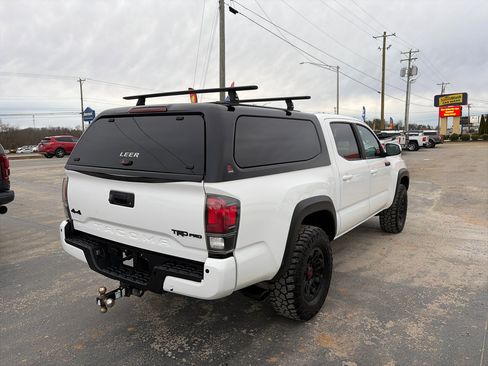 Used 2019 Toyota Tacoma TRD Off-Road image 3