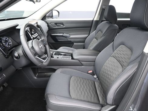 Certified 2025 Nissan Pathfinder SV FWD image 9