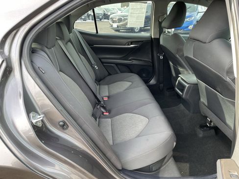 Used 2022 Toyota Camry LE image 37