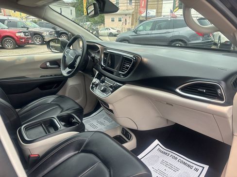 Used 2020 Chrysler Voyager Lxi FWD image 31