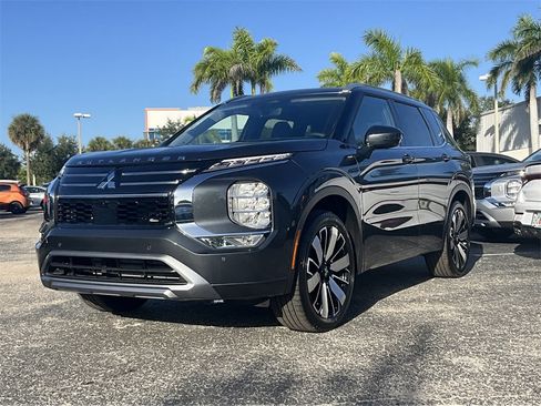 New 2025 Mitsubishi Outlander SEL image 2