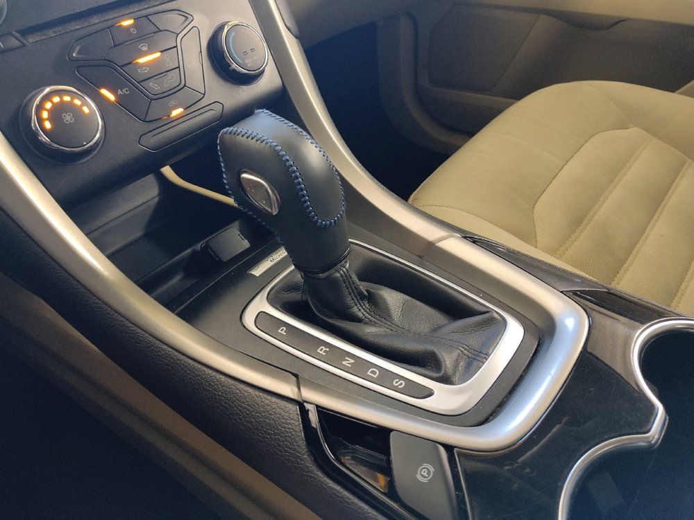 Used 2015 Ford Fusion SE FWD image 26