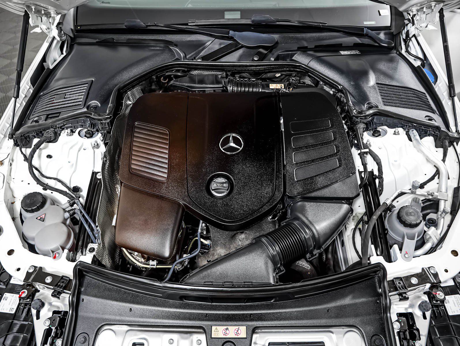 Used 2024 Mercedes-Benz C 300 Sedan image 3