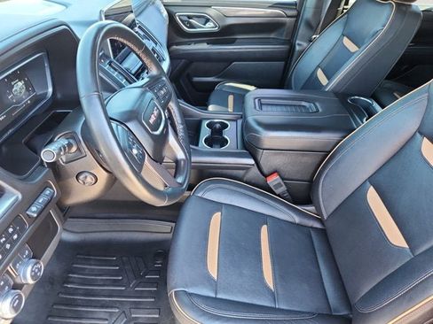 Used 2023 GMC Yukon AT4 w/ AT4 Premium Package image 9