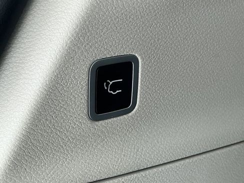 Used 2018 Chrysler Pacifica Touring-L Plus image 48