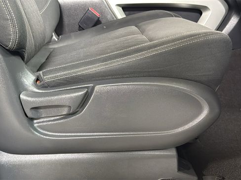 Used 2018 Nissan Titan SV w/ SV Convenience Package image 20