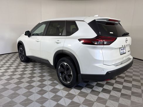 Used 2024 Nissan Rogue SV AWD/4WD image 3