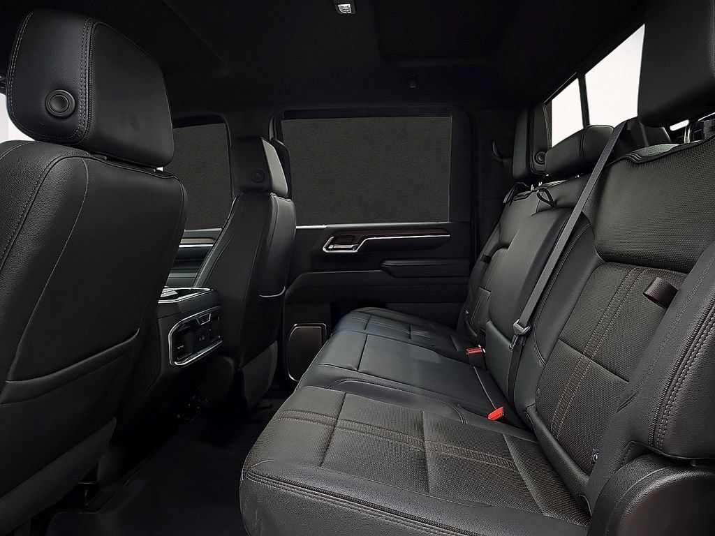Used 2025 Chevrolet Silverado 2500 High Country AWD/4WD image 8