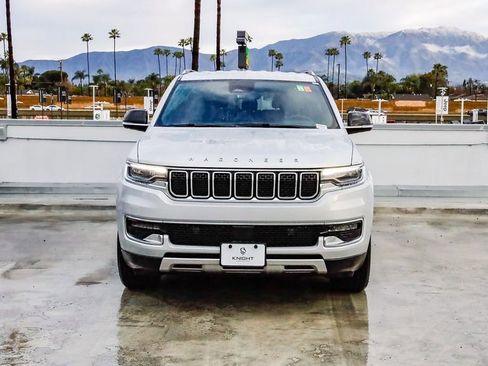 Used 2024 Jeep Wagoneer L Series II w/ Flexible Seating Group image 3