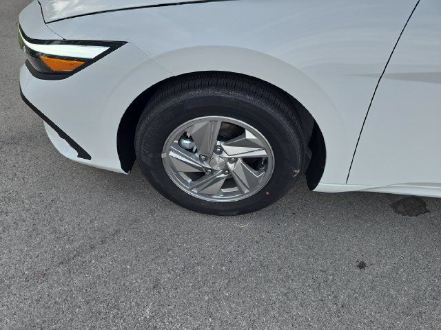 New 2026 Hyundai Elantra SE FWD image 10