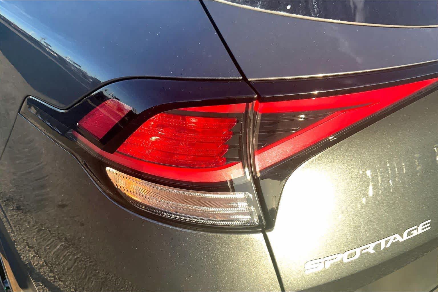 Used 2025 Kia Sportage LX FWD image 27