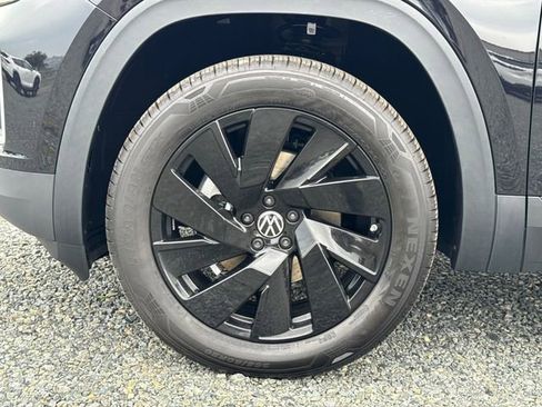 New 2026 Volkswagen Atlas SE image 9