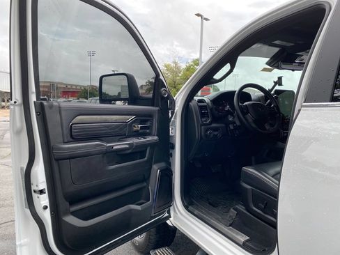 Used 2025 RAM 2500 Limited AWD/4WD image 10