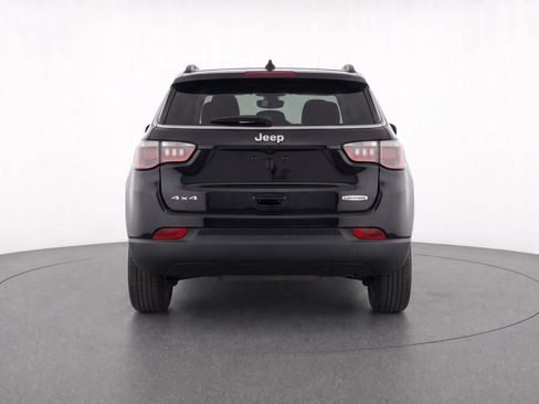 Used 2024 Jeep Compass Latitude AWD/4WD image 8
