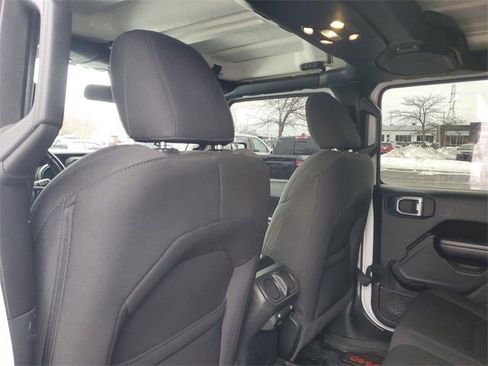 Used 2021 Jeep Gladiator Willys image 9