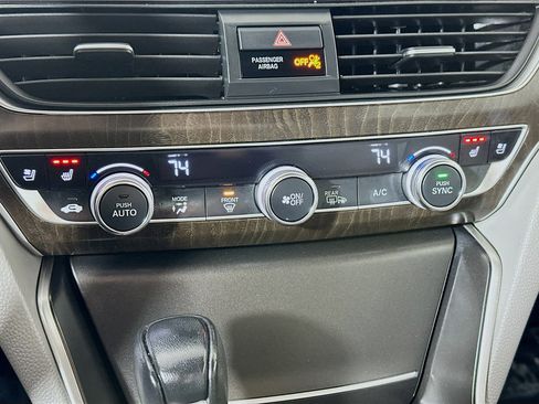 Used 2018 Honda Accord Touring image 16