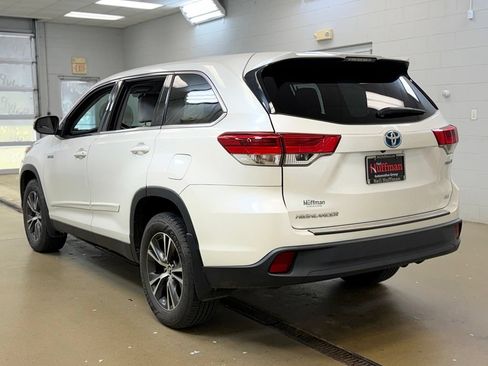 Used 2019 Toyota Highlander LE w/ Protection Package #3 AWD/4WD image 8