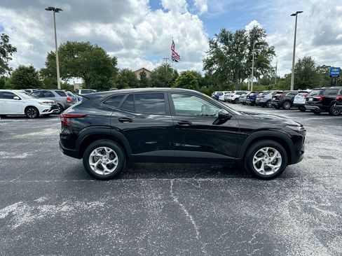 Used 2024 Chevrolet Trax LS w/ LS Convenience Package image 2