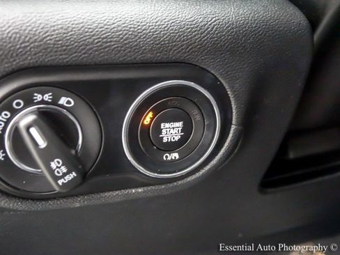 Used 2018 Maserati Levante AWD/4WD image 17